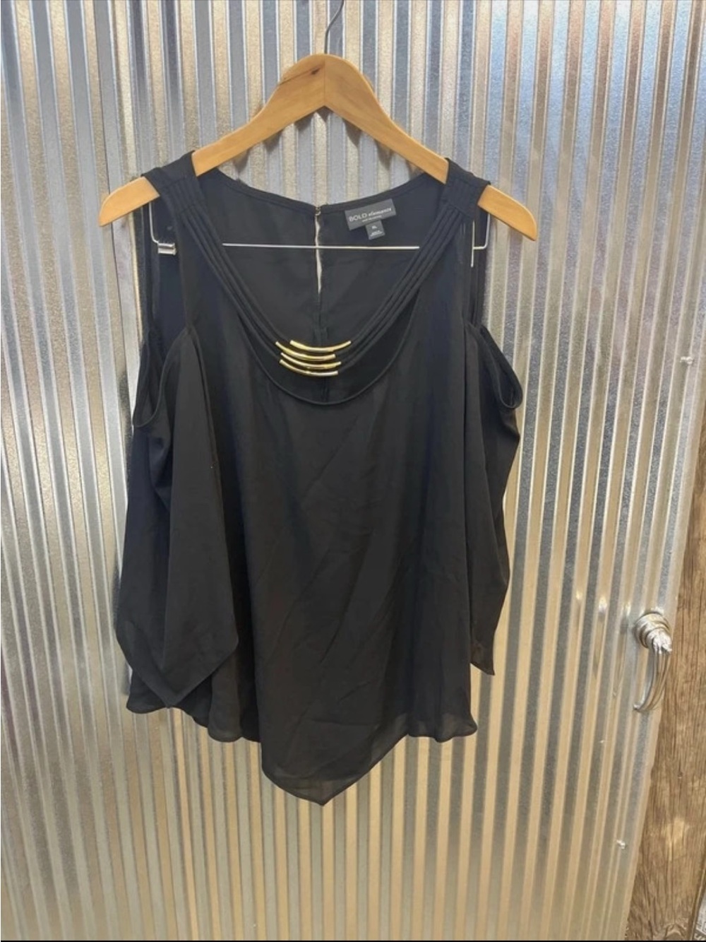 BOLD elements Black Cold-Shoulder Sleeveless Blouse with Gold Accent Bars